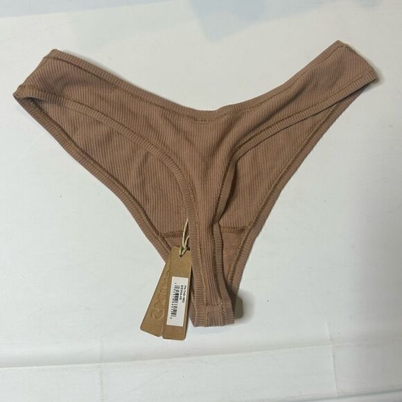 NWT SKIMS pantie thong - Picture 3 of 4